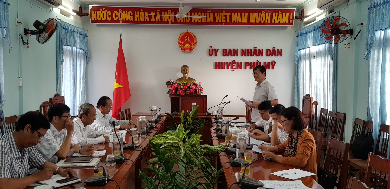 Ảnh: Quang cảnh công tác kiểm tra văn bản tại huyện Phù Mỹ