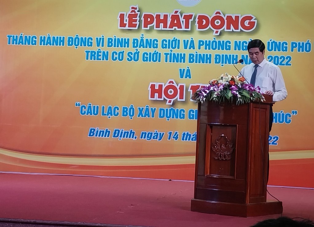 Đ/c Lâm Hải Giang - Phó Chủ tịch UBND tỉnh, Trưởng ban Vì sự tiến bộ của phụ nữ tỉnh phát biểu phát động tại buổi Lễ