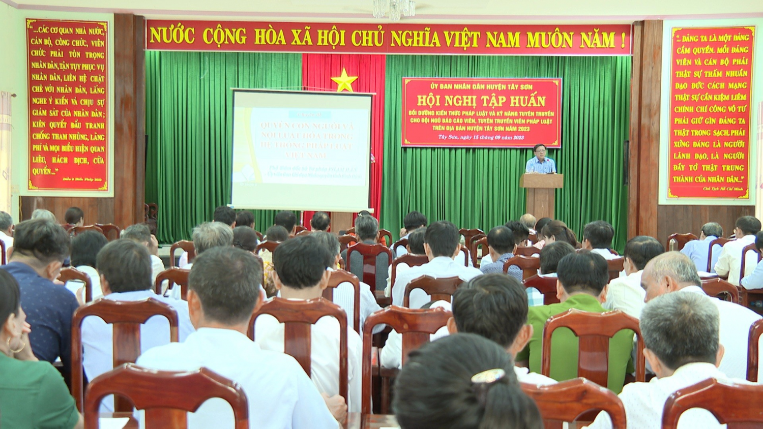 Quang cảnh hội nghị